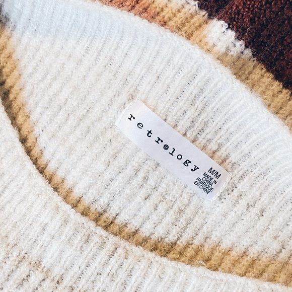 Women’s Contrast Striped Pullover Sweater - Picture 3 of 5